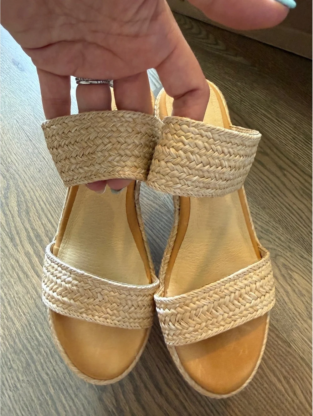 Chocolat Blu Women's Size 6 Beige Woven Platform Wedge Sandals Size 6